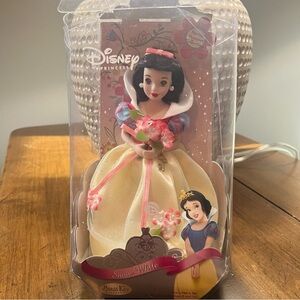 Brass Key Keepsakes Disney Princess Spring Bouquet  8” Snow White